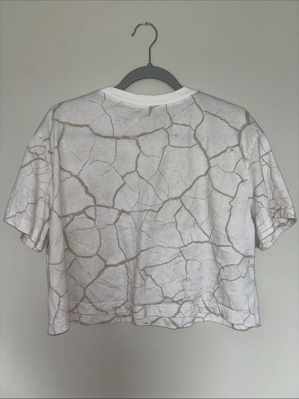 Nike White Cropped Tee with Beige Crackle Design